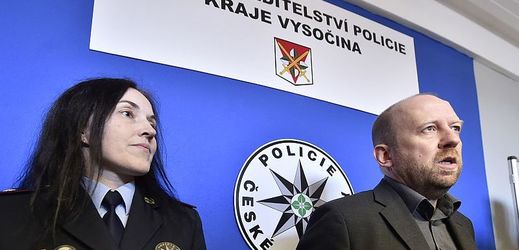 Tisková mluvčí Police ČR Jana Kroutilová a vedoucí Služby kriminální policie a vyšetřování Kraje Vysočina Pavel Kubiš.