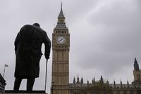 Socha Winstona Churchilla v Londýně.