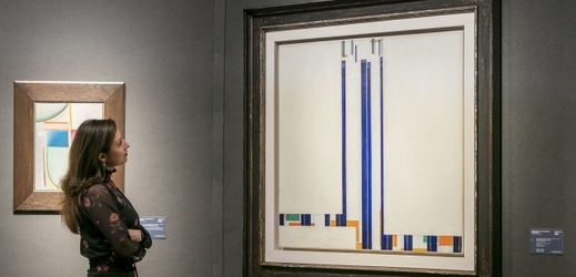 Za 1 808 750 liber, tedy 52,3 milionu korun, se 27. února 2018 v londýnské aukční síni Christie's vydražila olejomalba Františka Kupky s názvem Série C III. Élévations (na snímku).