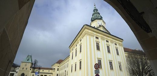 Kroměřížský zámek je jednou z památek, o jejíž vydání požádalo v souvislosti s církevními restitucemi olomoucké arcibiskupství.