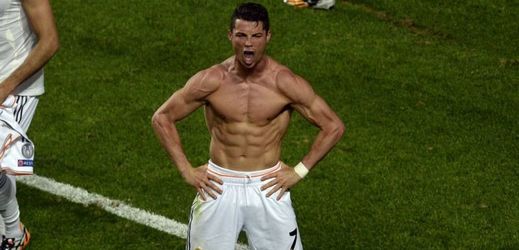 Cristiano Ronaldo inspiroval slavnou pózou i svého syna.