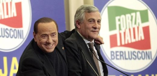Silvio Berlusconi (vlevo) a Antonio Tajani.