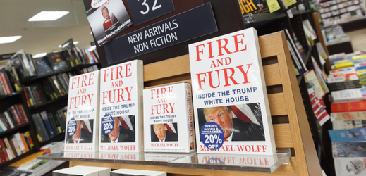Kniha Oheň a hněv o Donaldu Trumpovi v americkém obchodě.
