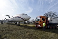 Nadšenci z Leteckého muzea Kunovice stěhovali bývalý vládní letoun Tu-154.