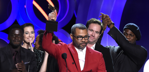 Jordan Peele získal ocenění za nejlepší snímek Uteč na 33. Spirit Awards.