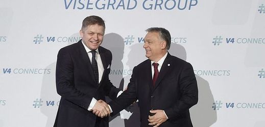 Slovenský premiér Robert Fico a maďarský předseda vláda Viktor Orbán.