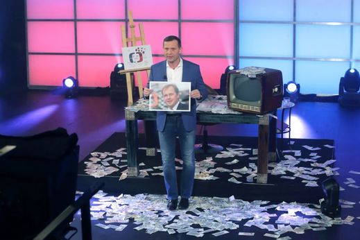 Ředitel TV Barrandov odhaluje šokující informace o šéfovi ČT Petru Dvořákovi.