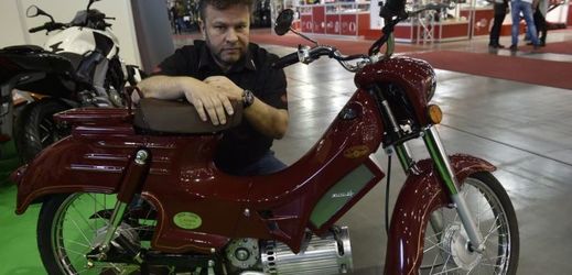 Prototyp elektrického motocyklu Pionýr konstruktéra Pavla Brídy.