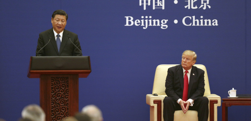 Čínský prezident Si Ťin-Pching (vlevo) a prezident USA Donald Trump.