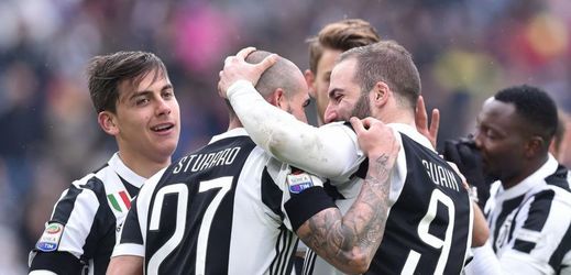 Juventus porazil v dohrávce Atalantu a vede ligu o čtyři body.