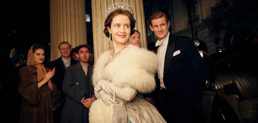 Claire Foyová a Matt Smith v prvních dvou sériích The Crown úspěšně ztvárnili britský královský pár.