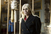 Donatella Versace, umělecká ředitelka módního impéria.