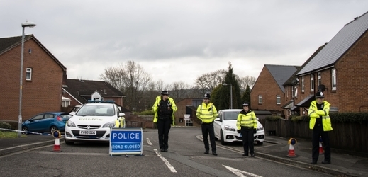Policie blokuje silnici blízko domova bývalého ruského špiona Sergeje Skripala v Salisbury. 