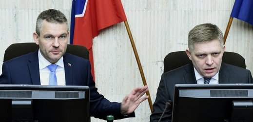 Peter Pellegrini (vlevo) nahradil na postu premiéra Slovenska Roberta Fica (vedle něj).