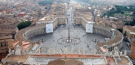 Svatopeterské náměstí ve Vatikánu.