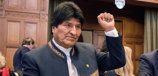 Vlevo bolívijský prezident Evo Morales.