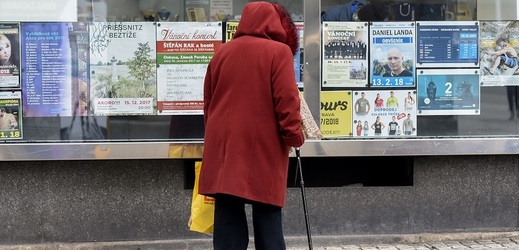 Chudobou je v Česku ohrožena více než čtvrtina seniorek nad 65 let.