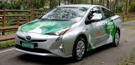  Toyota Prius s novým hybridním pohonem flexible fuel.