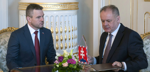 Slovenský prezident Andrej Kiska (vpravo) a dosavadní vicepremiér vlády Peter Pellegrini.