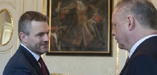 Zleva Peter Pellegrini a prezident Andrej Kiska.