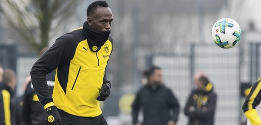 Usain Bolt absolvoval v Dortmundu další trénink a předvedl pár skvělých akcí.