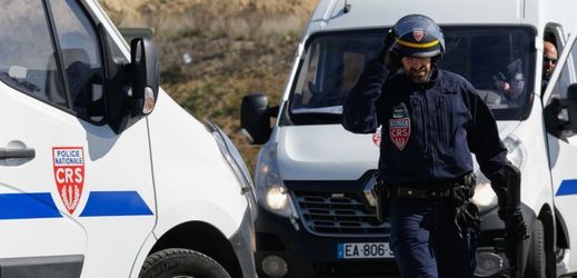 Policie zadržela muže napojeného na útočníka z jihu Francie (ilustrační foto).