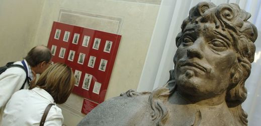 Busta Václava Hollara.