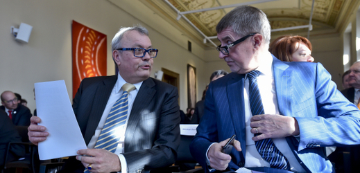 Vlevo prezident Hospodářské komory Vladimír Dlouhý a premiér Andrej Babiš.