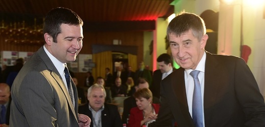 Předseda ČSSD Jan Hamáček (vlevo) a premiér v demisi Andrej Babiš.