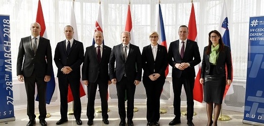 Jednání ministrů obrany zemí Středoevropské obranné spolupráce (CEDC) v Budapešti.