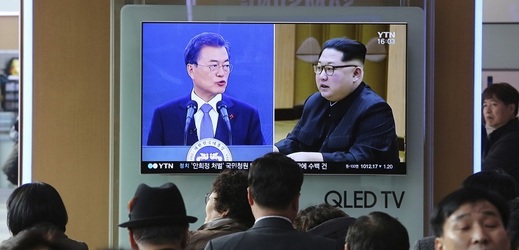 Severokorejský vůdce Kim Čong-un (vpravo) by se měl setkat také s japonským premiérem.