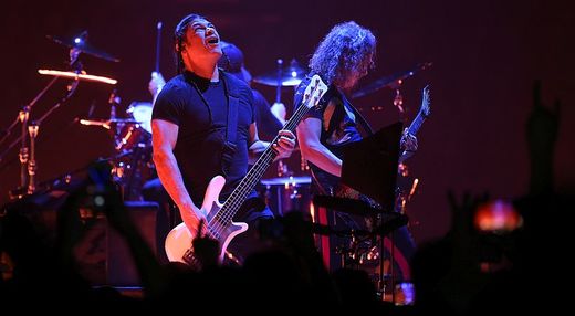 Na snímku jsou baskytarista Robert Trujillo (vlevo) a kytarista Kirk Hammett.