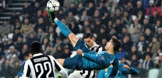 Cristiano Ronaldo vystřihl v utkání proti Juventusu parádní nůžky a vstřelil jeden z nejhezčích gólů kariéry.