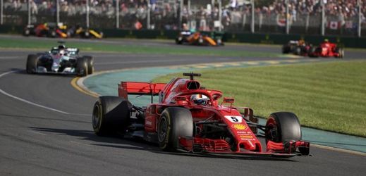 Sebastian Vettel při závodě v Melbourne.