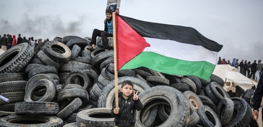Protestů proti Izraeli se účastní řada nezletilých, včetně dětí