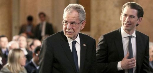 Zleva rakouský prezident Alexander van der Bellen a kancléř Sebastian Kurz.