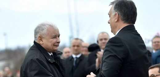 Jaroslaw Kaczyński (vlevo) a Viktor Orbán.