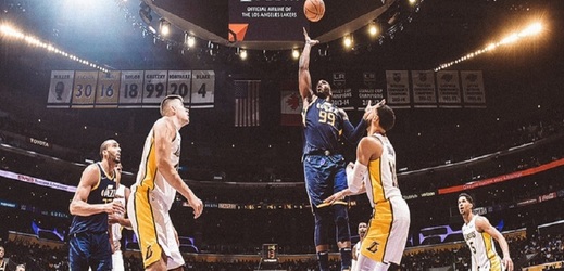 Basketbalisté Jazz vyhráli na palubovce Lakers a zajistili si postup do play-off.
