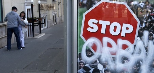 Antiimigrační billboard v Maďarsku.