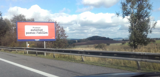 Na českých dálnicích je stále kolem 900 nelegálních billboardů (ilustrační foto).
