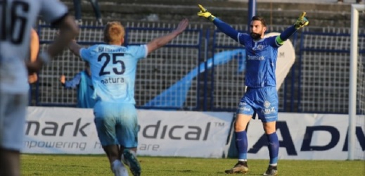 Brankář bosenského Željezničaru Vedran Kjosevski vstřelil v utkání proti Brijeku neuvěřitelný gól.