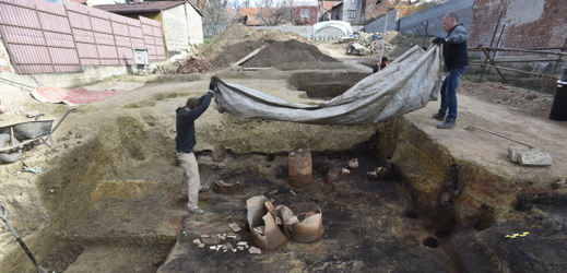 Archeologové našli v Uherském Brodě suterény středověkých domů.