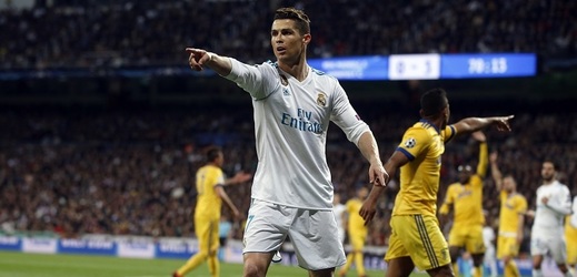 Cristiano Ronaldo rozhodl čtvrtfinále Ligy mistrů z penalty v šesté minutě nastavení.
