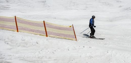 Lze lyžovat v Harrachově, Na Klínovci či Ovčárně.
