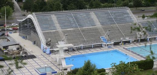 Plavecký stadion v Praze Podolí.