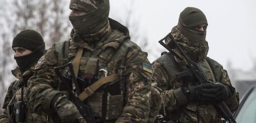 Ukrajinští vojáci v Donbasu.