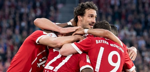 Bayern si s chutí zastřílel, za Leverkusen nasázel hattrick Volland.