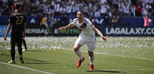 Švédský útočník Zlatan Ibrahimovič rozhodl utkání proti Chigagu.