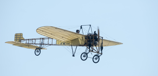 Aviatická pouť v Pardubicích. Na snímku je replika Blériotu XI.