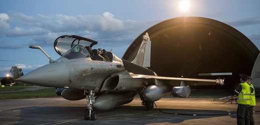 Příprava Dassaultu Rafale na útok.